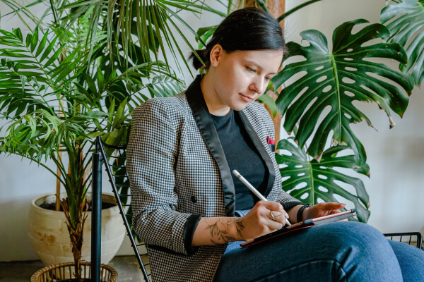 photo of calligraphy artist